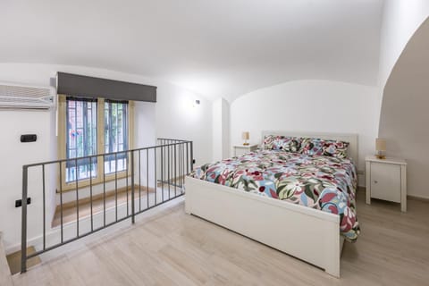 Bed, Photo of the whole room, Bedroom, air conditioner