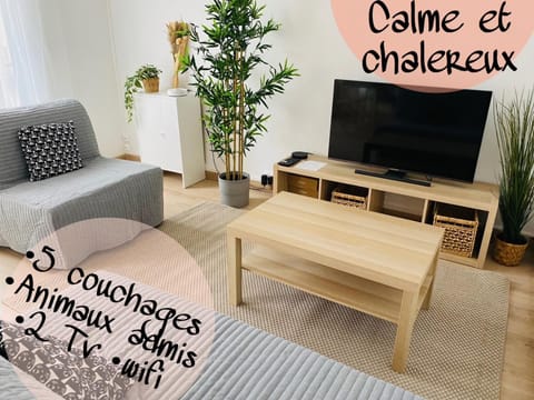 TV and multimedia, Living room, Quiet street view
