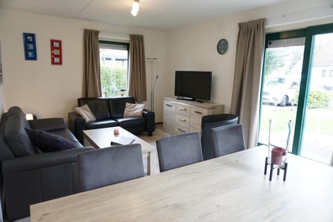 Living room, Garden view