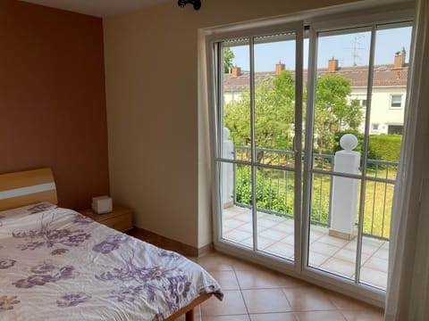 Bed, Garden, Garden, View (from property/room), Balcony/Terrace, Photo of the whole room, Bedroom, Garden view, Garden view