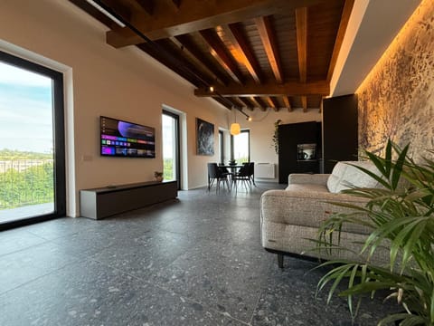 TV and multimedia, Kitchen or kitchenette, Living room