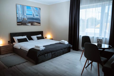Bed, Photo of the whole room, Seating area, Bedroom