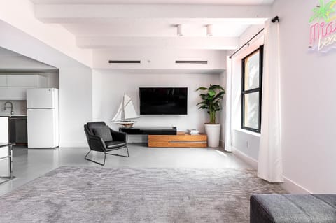 TV and multimedia, Kitchen or kitchenette, Living room, Evening entertainment