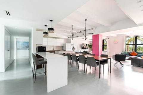 Kitchen or kitchenette, Living room, Seating area, Dining area, stove