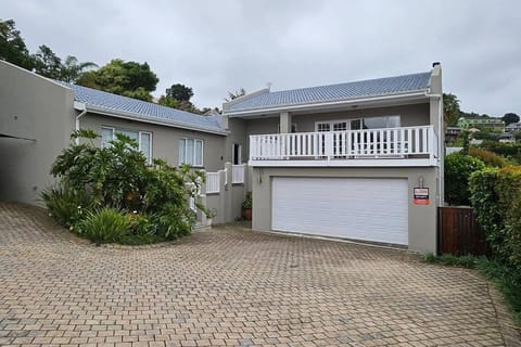 Large 3 x Bedroom Garden Oasis! House in Knysna