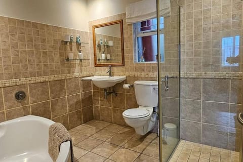 Large 3 x Bedroom Garden Oasis! House in Knysna