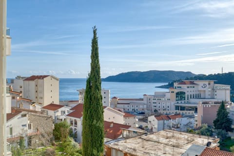 City view, Sea view
