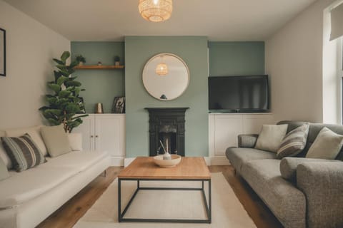 Charming 3 Bedroom Home with Garden in Banbury House in Banbury