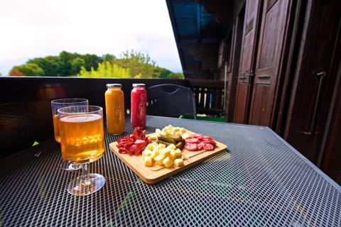 Day, Balcony/Terrace, Food and drinks, Food, Breakfast, Lunch, Dinner, Drinks, Alcoholic drinks