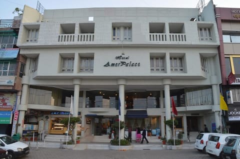 Property building, Street view, Location
