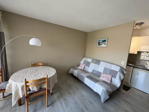 Studio 2pers piscine 10min plage Apartment in Mandelieu-La Napoule