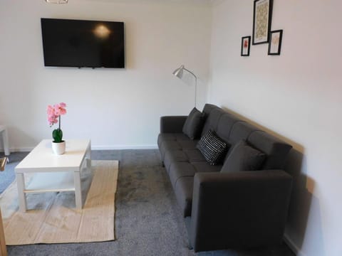 No 52 - Newly refurbished 3 bedroom home in East Kilbride House in East Kilbride