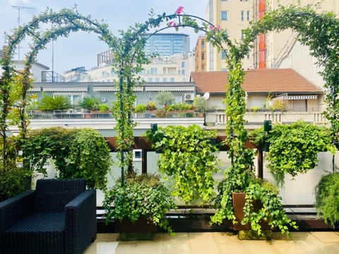View (from property/room), Balcony/Terrace, City view