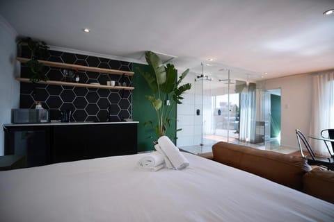 Sea Point Open, Large & Romantic 1 Bed Apt Apartment in Sea Point