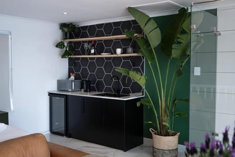 Sea Point Open, Large & Romantic 1 Bed Apt Apartment in Sea Point