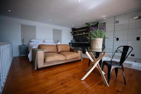 Sea Point Open, Large & Romantic 1 Bed Apt Apartment in Sea Point