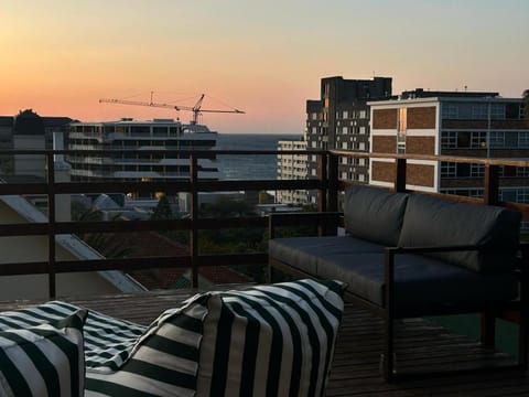 Sea Point Open, Large & Romantic 1 Bed Apt Apartment in Sea Point