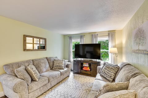 Less Than 1 Mi to Notre Dame Family-Friendly Home! House in Granger