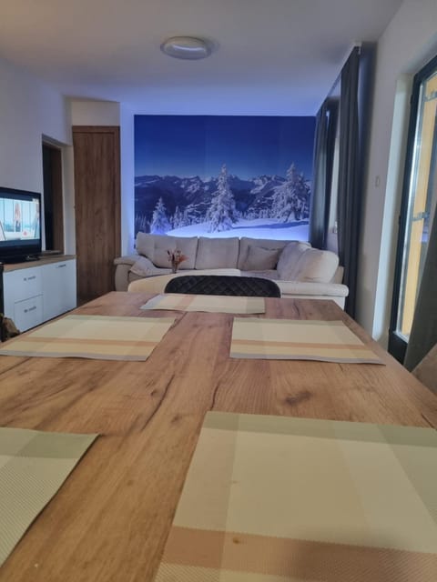 Communal lounge/ TV room, TV and multimedia