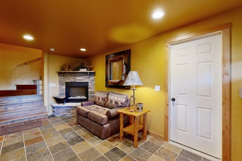 Blacktail Pines House in Lakeside