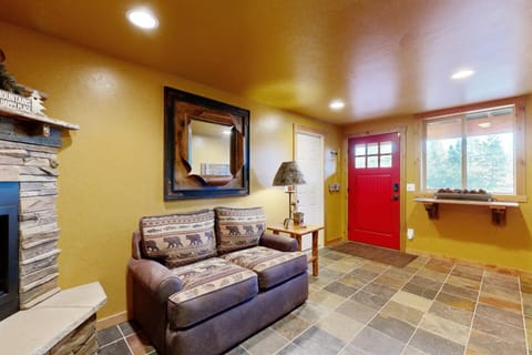 Blacktail Pines House in Lakeside