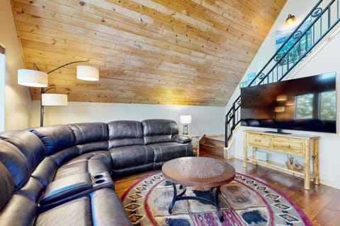 Blacktail Pines House in Lakeside