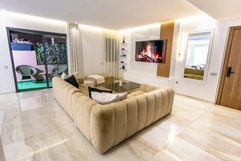 Communal lounge/ TV room