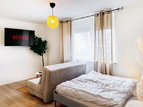 Bed, TV and multimedia, Living room, Bedroom, City view