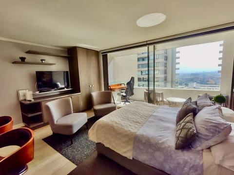 Bed, TV and multimedia, Bedroom