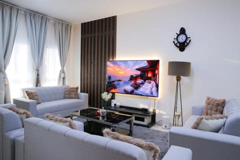 Communal lounge/ TV room, TV and multimedia, Living room, Seating area, Evening entertainment