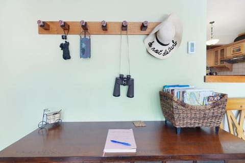 6BR Ridge Retreat on 40 Acres with Epic Panoramic Mtn Views, Sunlit Game Dome, Hot Tub, Private Trails - Designed for Families and Large Groups Villa in Colorado