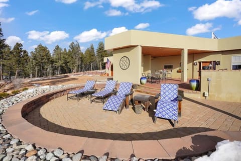 6BR Ridge Retreat on 40 Acres with Epic Panoramic Mtn Views, Sunlit Game Dome, Hot Tub, Private Trails - Designed for Families and Large Groups Villa in Colorado