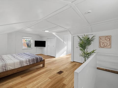 Bloomfield, Shadyside !D Spacious and Unique Bright Private Bedroom with Shared Bathroom Vacation rental in Shadyside