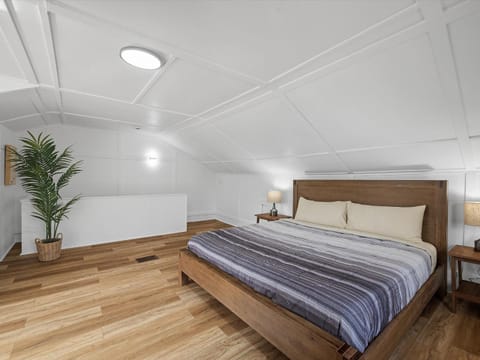 Bloomfield, Shadyside !D Spacious and Unique Bright Private Bedroom with Shared Bathroom Vacation rental in Shadyside