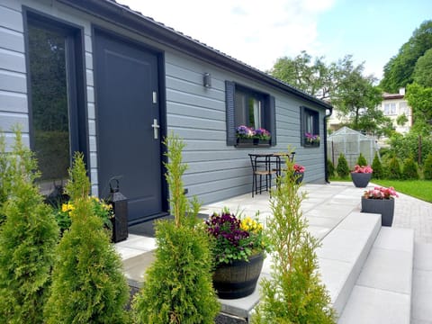 Property building, Patio, Facade/entrance