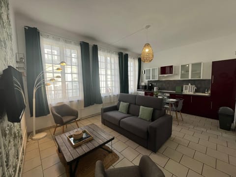 TV and multimedia, Seating area, Dining area, kitchen