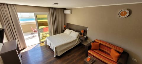 Bed, Living room, Photo of the whole room, Bedroom