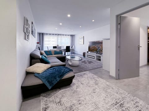 TV and multimedia, Living room, Decorative detail