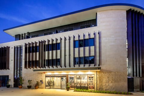 Facade/entrance