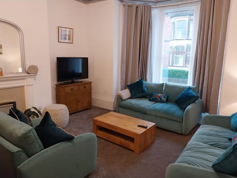 21 Prince of Wales Terrace - 2 bed ground floor flat Apartment in Scarborough