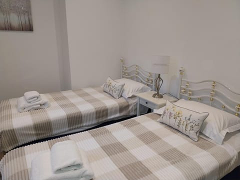 21 Prince of Wales Terrace - 2 bed ground floor flat Apartment in Scarborough