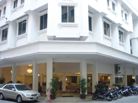 Facade/entrance
