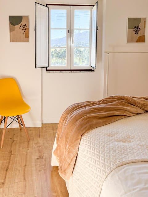 Bed, Photo of the whole room, Bedroom, Mountain view