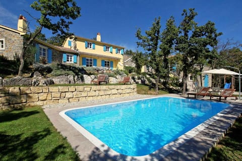 Property building, Summer, Swimming pool