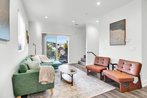 Fresh & New Downtown LA Condo! House in Echo Park