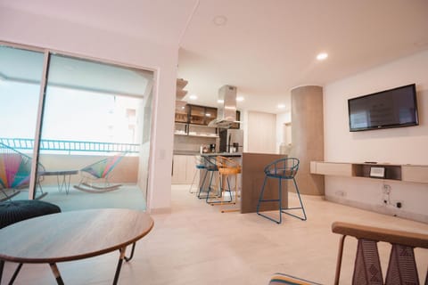 TV and multimedia, Kitchen or kitchenette, Living room