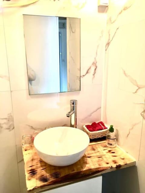 Hyper centre dans ancien palace face aux thermes Apartment in Auvergne-Rhône-Alpes