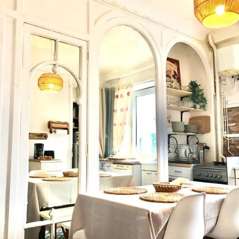 Hyper centre dans ancien palace face aux thermes Apartment in Auvergne-Rhône-Alpes