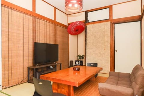 TV and multimedia, Living room, Seating area, Evening entertainment