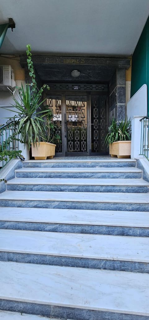 Warm and cozy apartment in nice location! Apartment in Kallithea